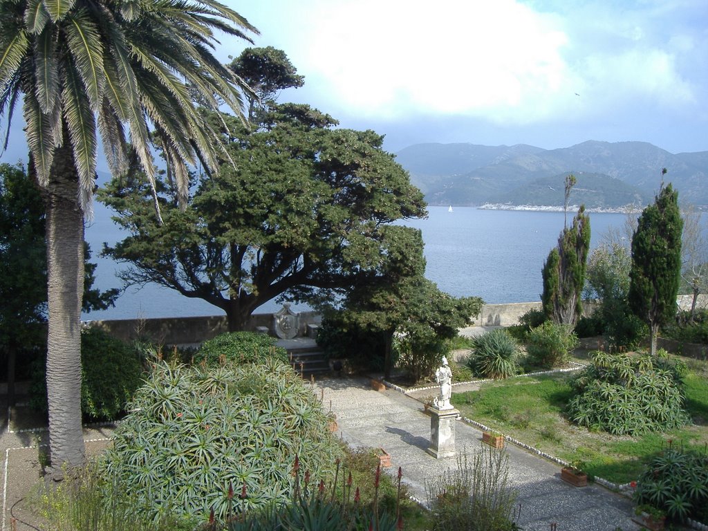 Giardino della villa di Napoleone by reddyreddy