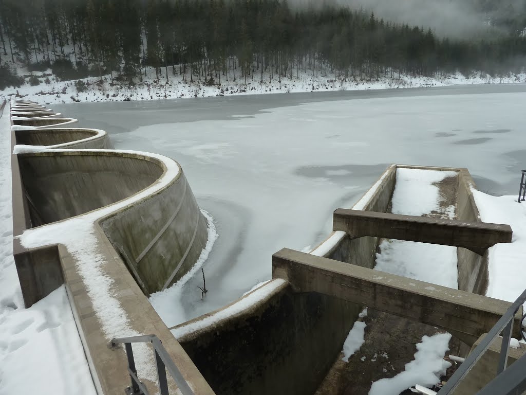 Hochwasserüberlauf by klaustschei