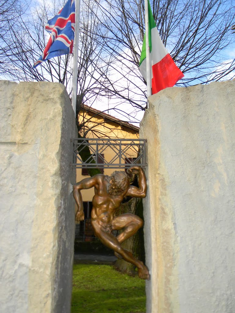 Palazzuolo sul Senio. Telamone come simbolo di unione dei popoli. im Memoria della liberazione del 1944 ad opera del II btg MIDDLESEX al comando del ten. col. Chimay del XIII C. Arm. britannico al comando del gen. Redmayer by antenoremalatesta