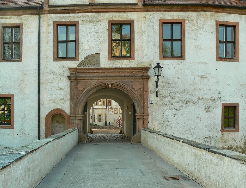 Glauchau (SN) - Blick auf das Torhaus des Schlosses Forderglauchau by Thomas Eichler