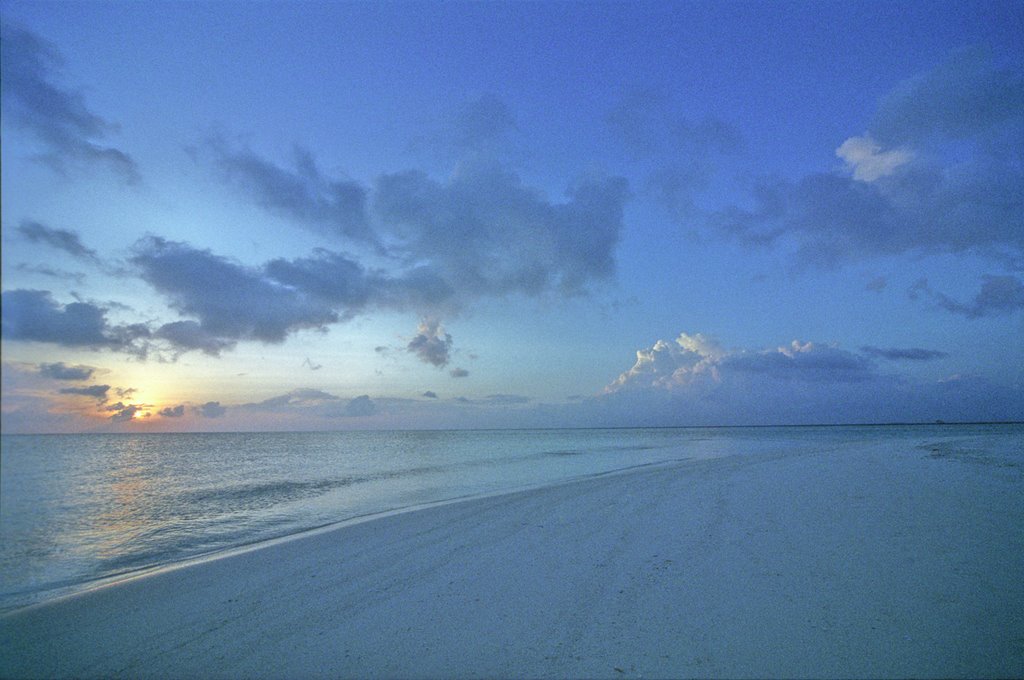 Sundown in Laguna Maldives by Victor Paderin