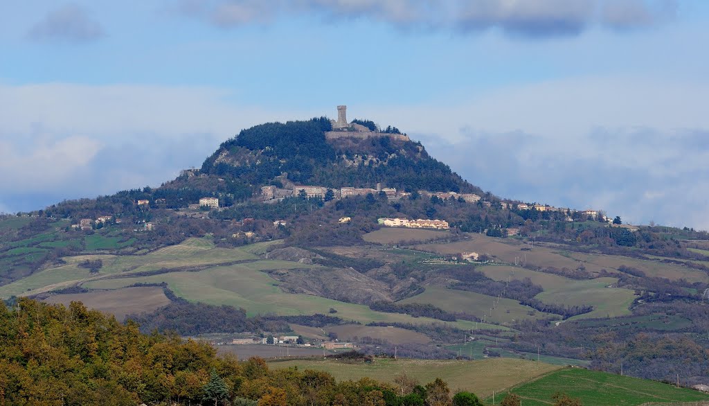 Radicafoani and its fortress. (08-12-2012) by Renato Pantini