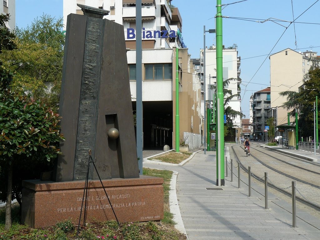 Monumento ai caduti, per la libertà, la democrazia, la patria. by Renato Aldo Ferri