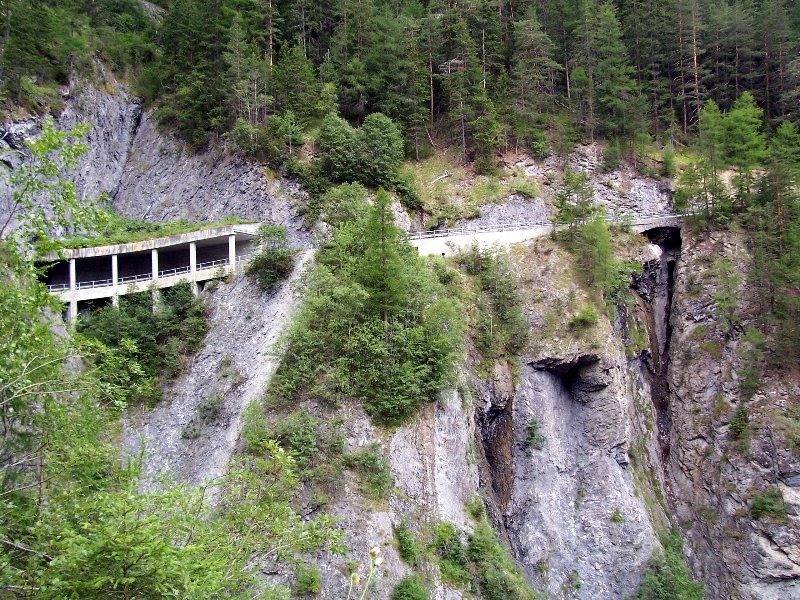 Alte Straße ins Samnaun by ThorstenGroedel