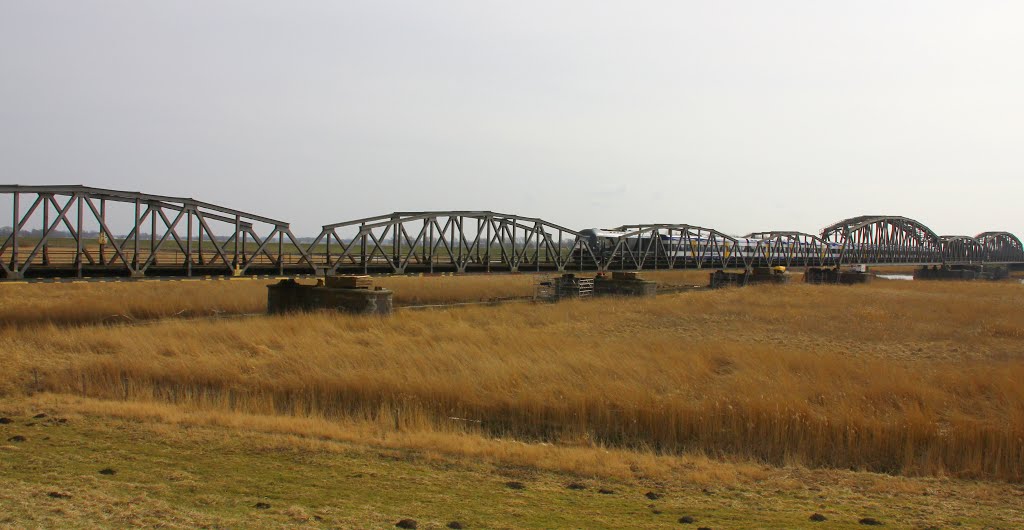 Eiderbrücke Neuensiel by Andreas "Ölfuss"