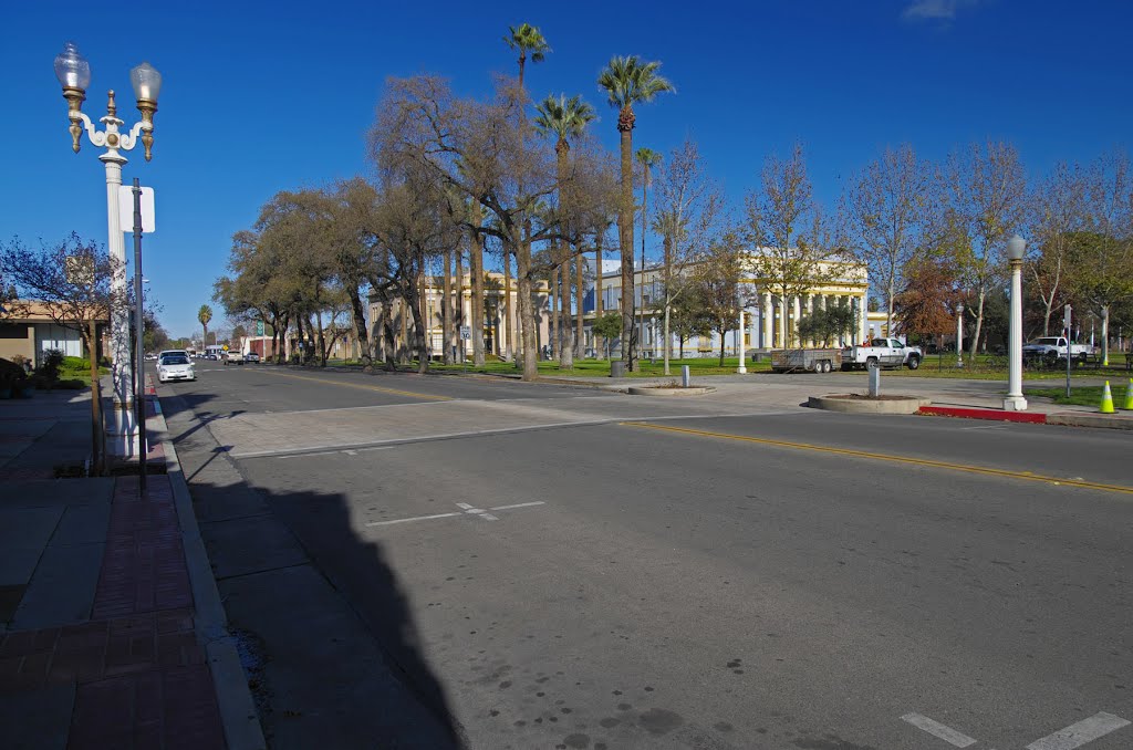 Looking across N Irwin St towards the Vetrans Memorial & Hanford Auditorium in Courthouse Square, 12/2012 by David Husted