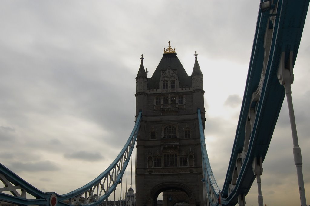 Tower Bridge by Guido Musch