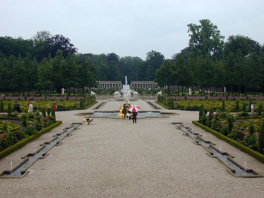 Palace Het Loo 3 by Gerald Stafford