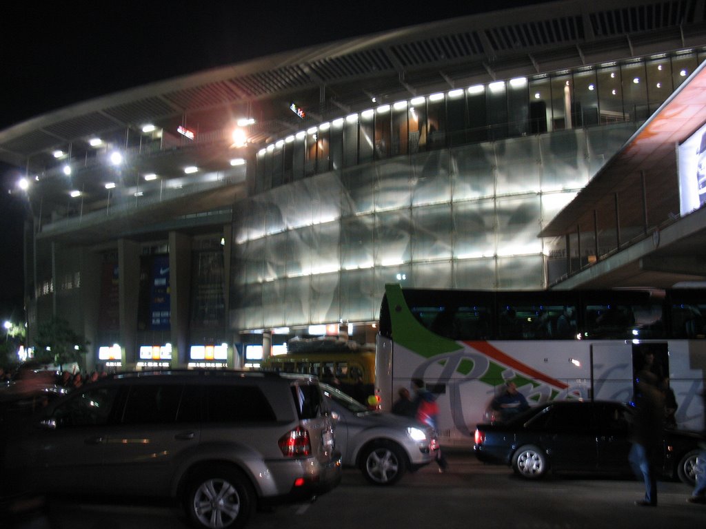 Nou Camp at match night against Real Madrid 2007 by wlkeu1