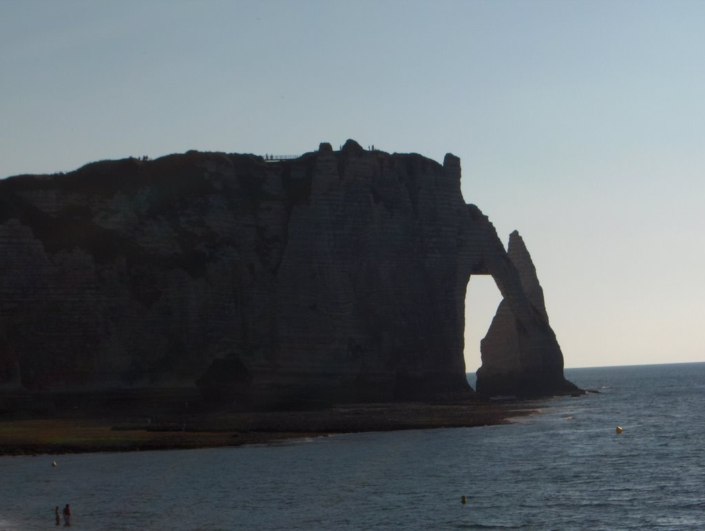 Etretat, cliffs at night by genex3