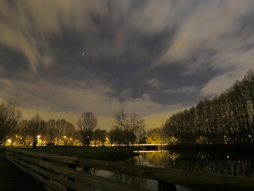 Villeneuve d'Ascq - Parc urbain - Passerelle de bois sur Lac St Jean - Vue sur D506 by epaulard59