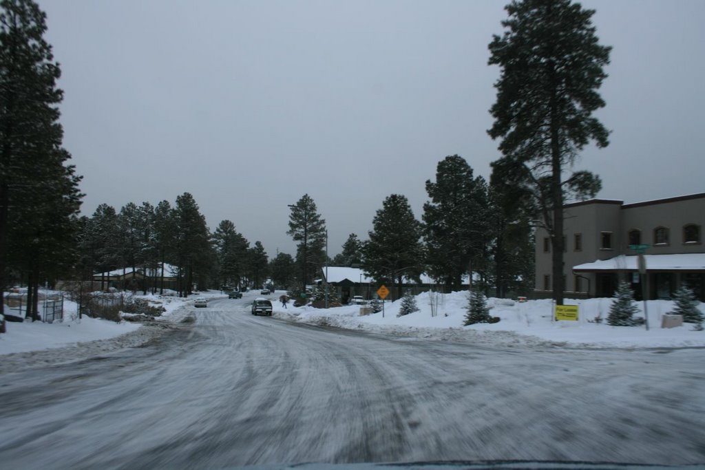 Looking South down S River Run Road by zacholio