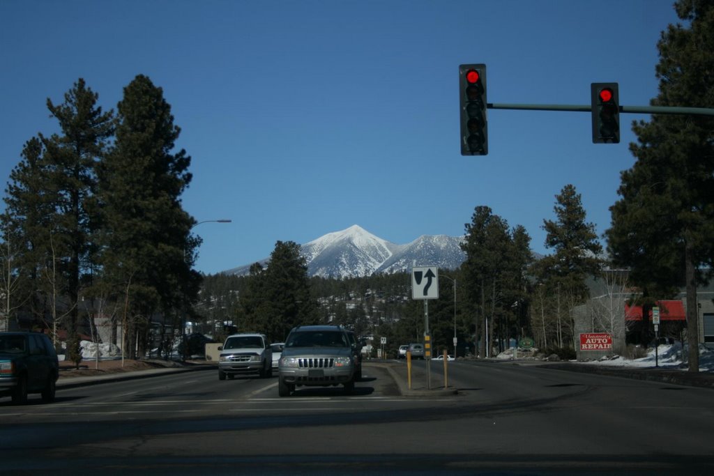 Looking North at the San Francisco Peaks by zacholio