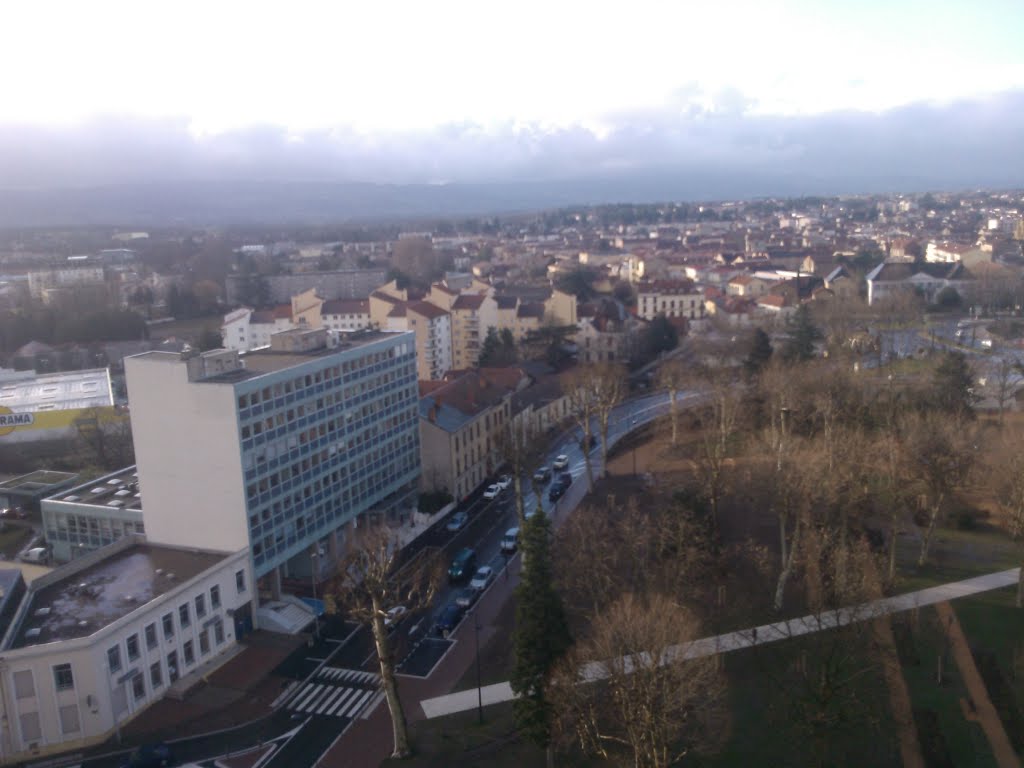 Place des promenades et la securité sociale vue de la residence "beaulieu" roanne by Salomon BARZILAI & Jerome IBY