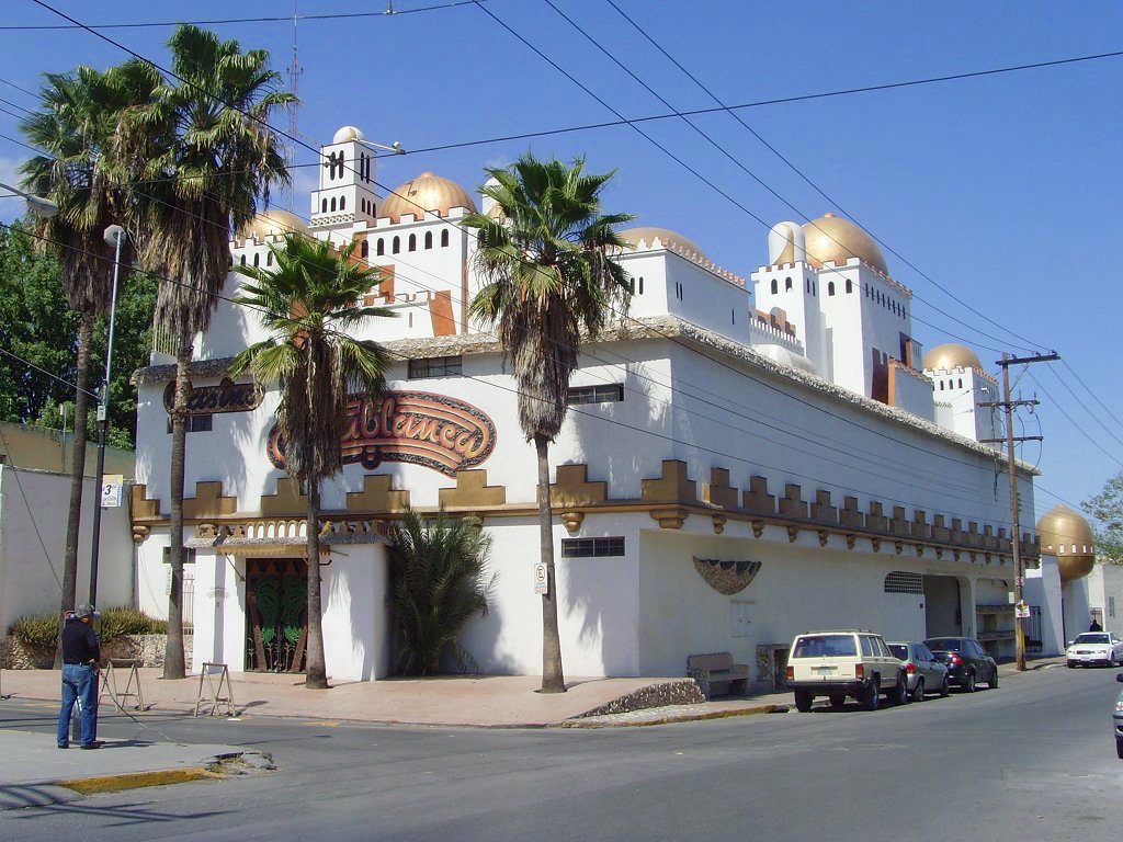 Edificio Casa Blanca by Fermin Tellez