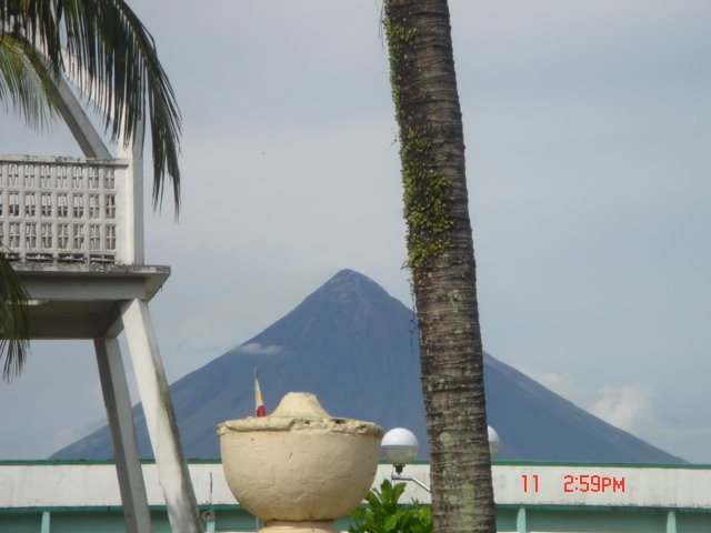 Mayon view near d church by meekophil