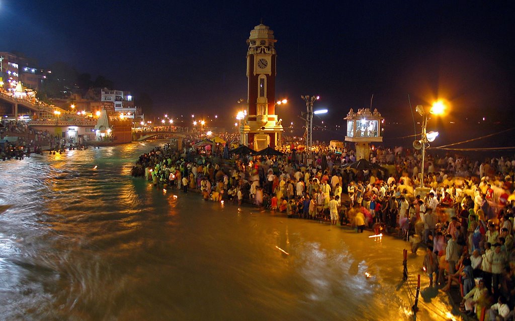 Har-Ki-Pairi Ghat, Haridwar by Giorgio Strumia