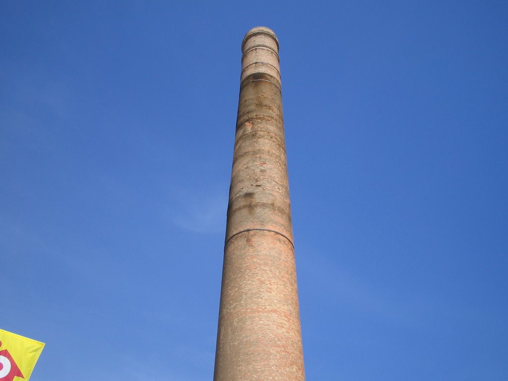 Antigua Chimenea Fabrica by Luis MS