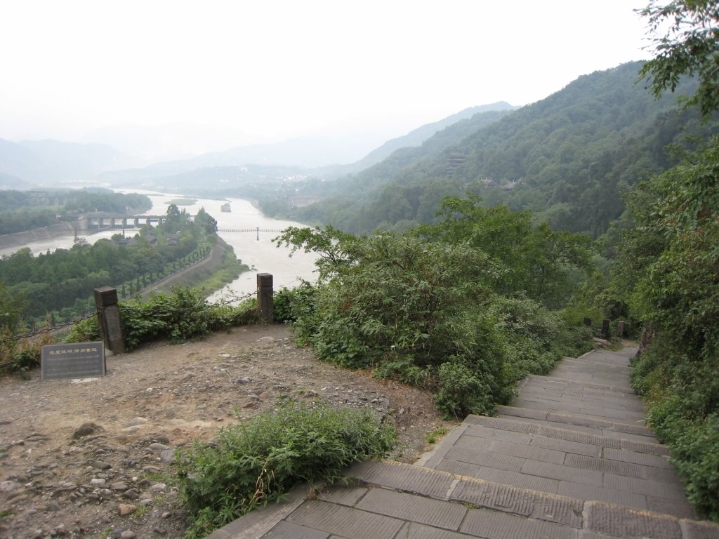 Hiking above Dujiangyan by michaelR