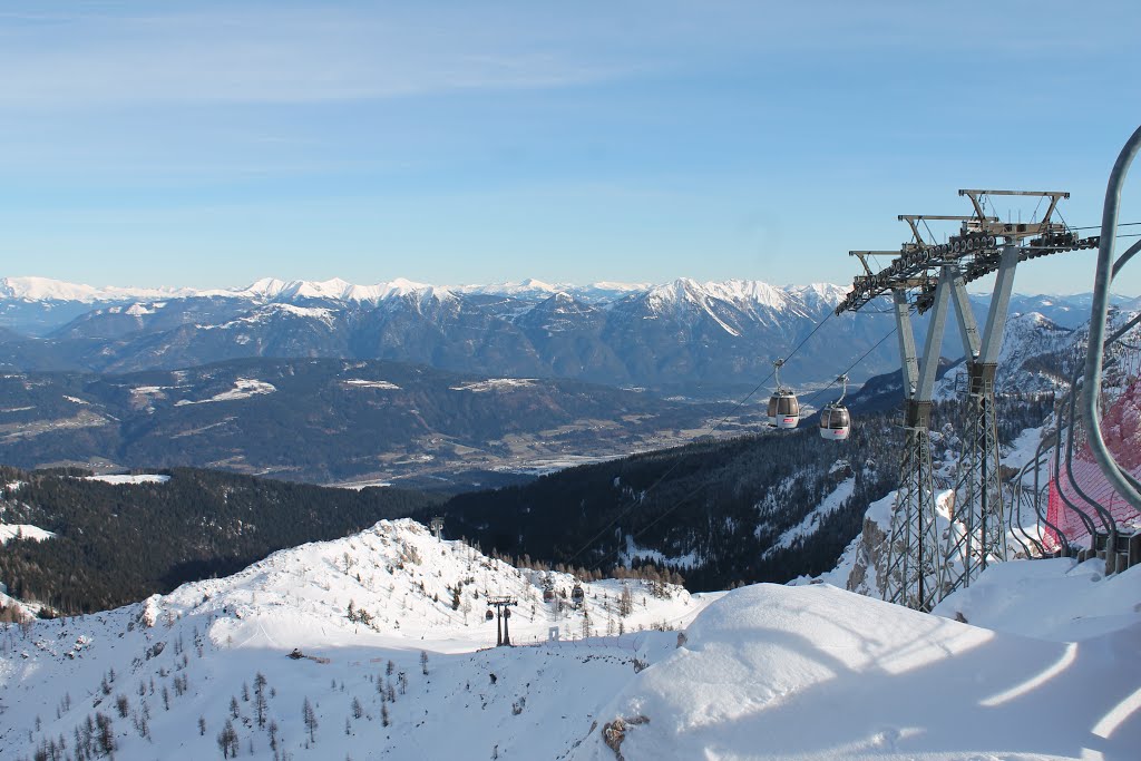 Blick von der Troghöhe in Richtung Gailtal; 20. Dezember 2012 vormittags by Wolfgang Hanko