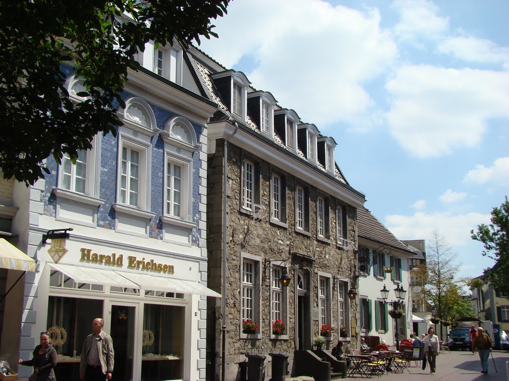 Ratingen (Das alte Bürgerhaus "In der Crone" ,aus dem Jahre 1613.) Lintorfer Straße. Juni 2012 by DortmundWestfalica