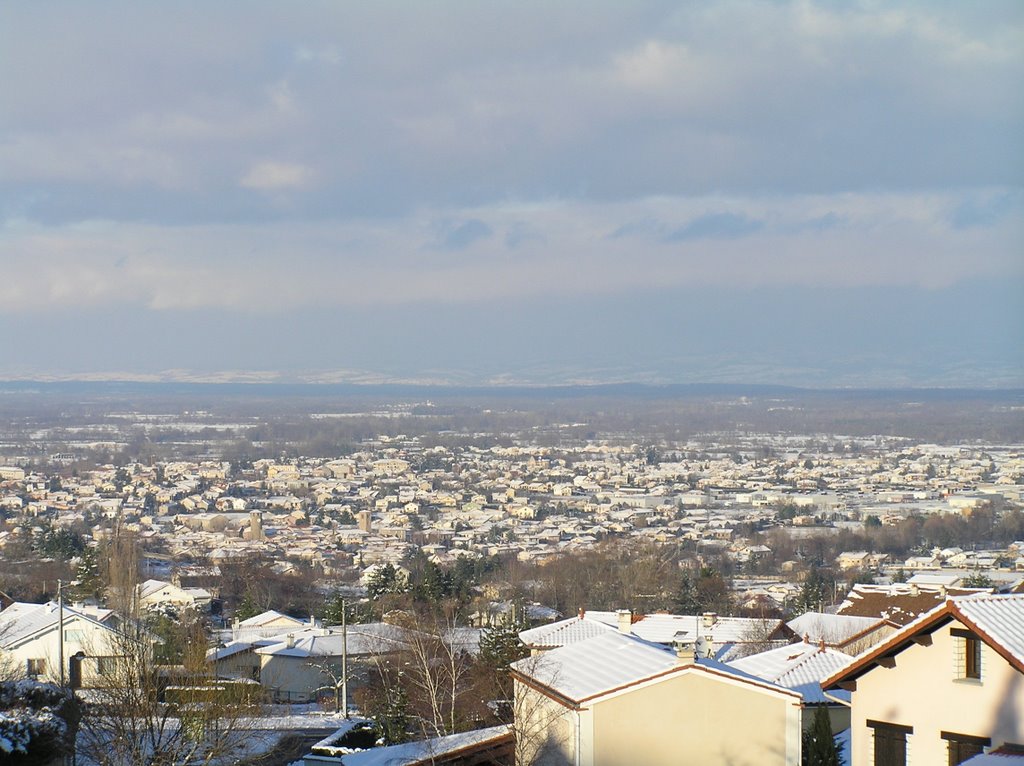 Lézigneux, l'hiver. Vue sur Montbrison by Lafraque