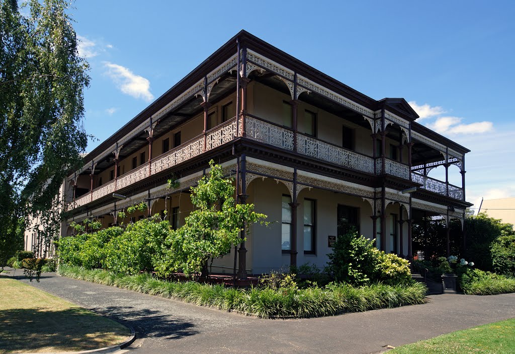 Former Vincentian Fathers Presbytery (2012). Built in 1895, this is now the Parish Office and Vincentian Residence. by Muzza from McCrae