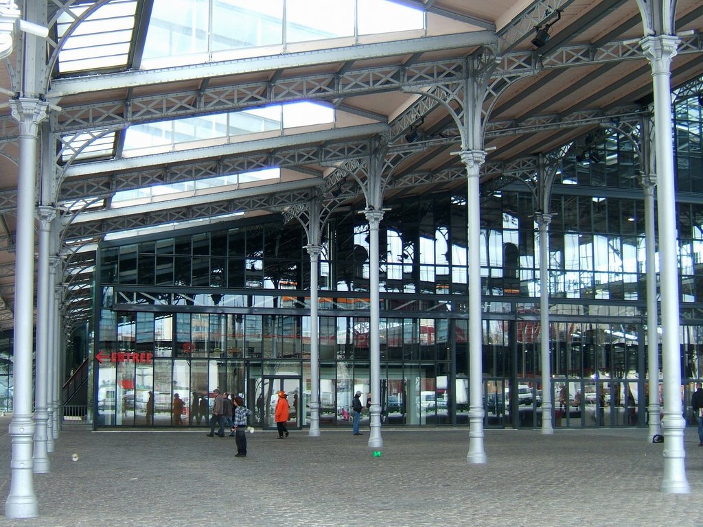 La grande halle de la Villette à Paris by Patrick Chevallier