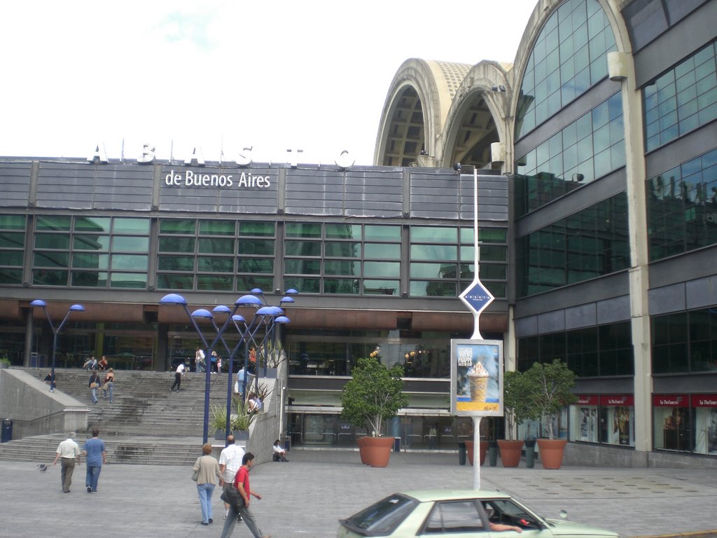 Shopping Abasto - Entrada lateral pela Rua Aguero, no Bairro Balvanera - Buenos Aires - Argentina by Paulo Yuji Takarada