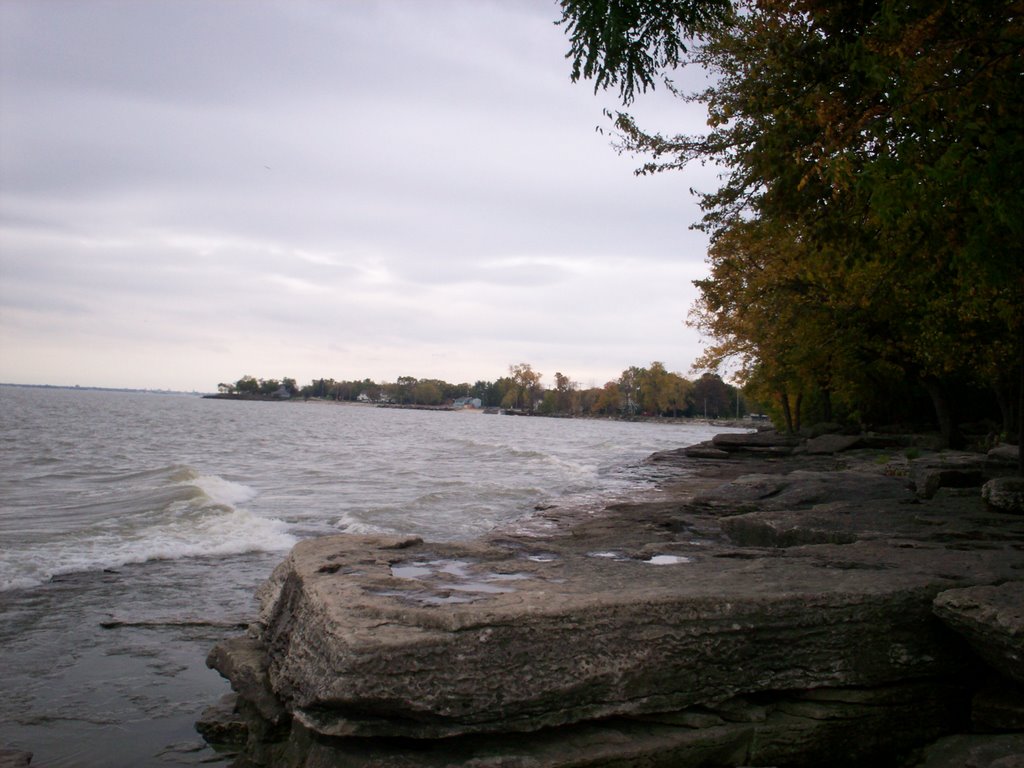 Marblehead Shoreline by jeepboyfl