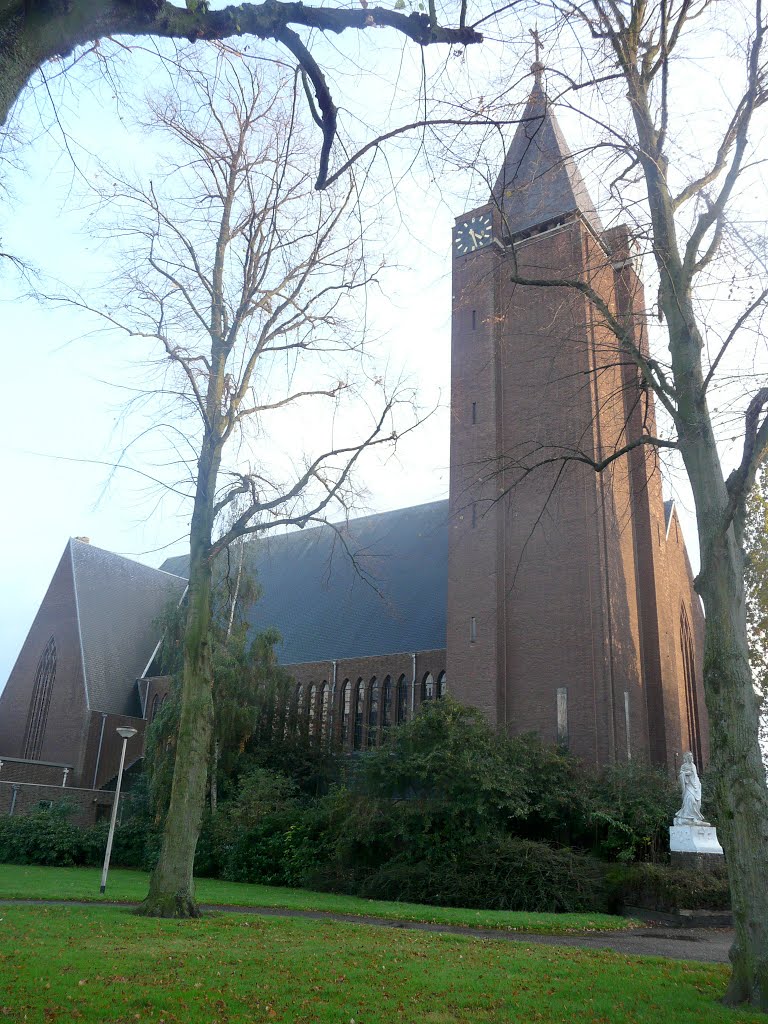 R.K.-kerk van de parochie H. Hart van Jezus Overhoven, Geldersestraat, Sittard by David Jimmink