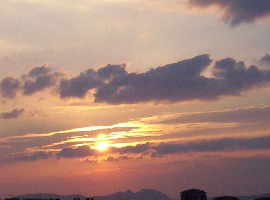 Atardecer de Mayo desde casa - Vigo by Ross CC