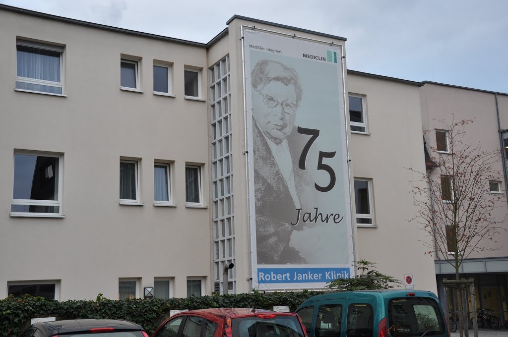 75 Jahre "Robert Janker Klinik, Bonn". "MediClin" - Robert Janker Klinik, Bonn - Dottendorf / Germany. Zertifiziertes Onkologisches Zentrum, zertifiziertes QM System DIN EN ISO 9001. Strahlentherapie, Radioonkologie, Radiologie, Palliativmedizin. Info.Robert-janker@mediclin.de. Abgelichtet im Januar 2013 by © "Earth Views"