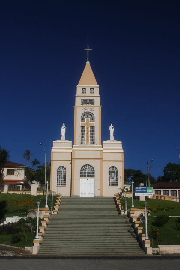 Igreja em Ressaquinha by Michael R. Silva