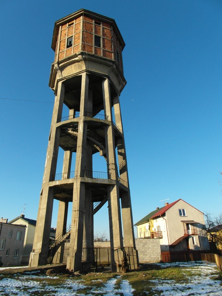 Łomża, ul. Sikorskiego. Zbiornik wyrównawczy z 1954 r. zwany potocznie "Wieżą ciśnień" [2012.XII.30] by Keralka