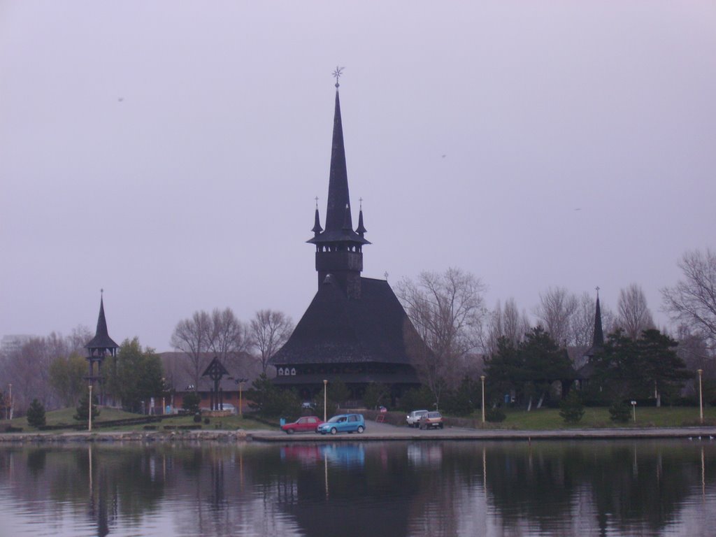 Biserica de lemn de langa Delfinariu by Lucian_A