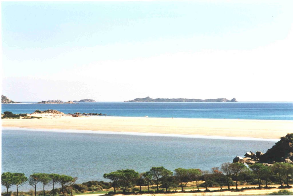 Stagno di Notteri e Spiaggia Porto Giunco by www.villasimiusonlin…