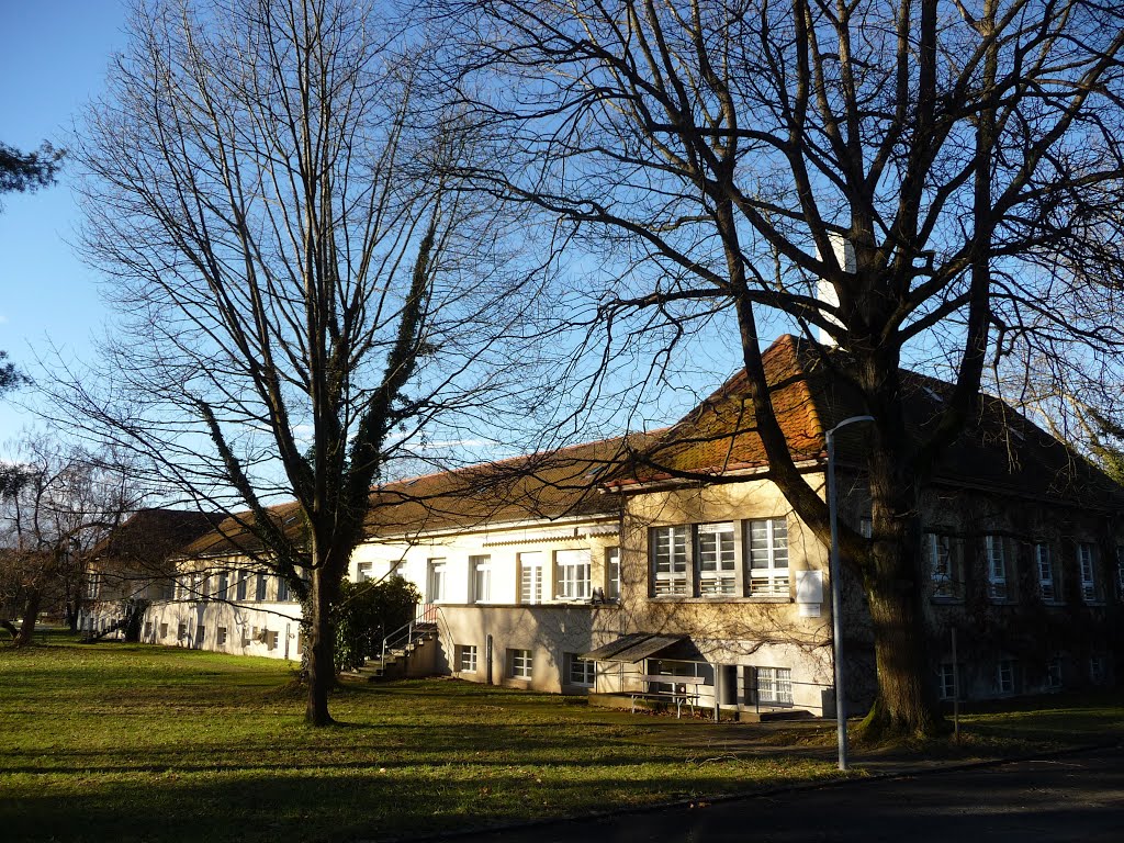 Nebengebäude der psychiatrischen Anstalt Königsfelden by bienenritter