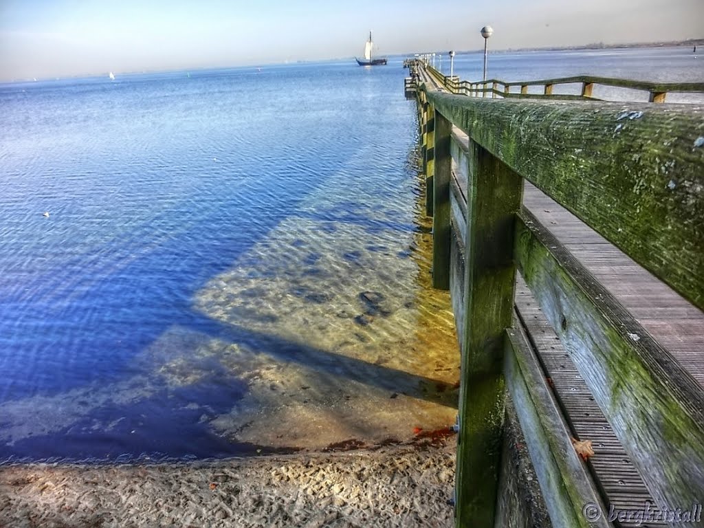 Seebrücke mit Schattenwurf by ☼❄ bergkristall ❆☼