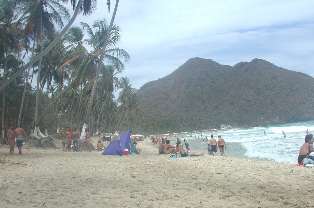 Playa de Choroni. Puerto Colombia by hgonzale