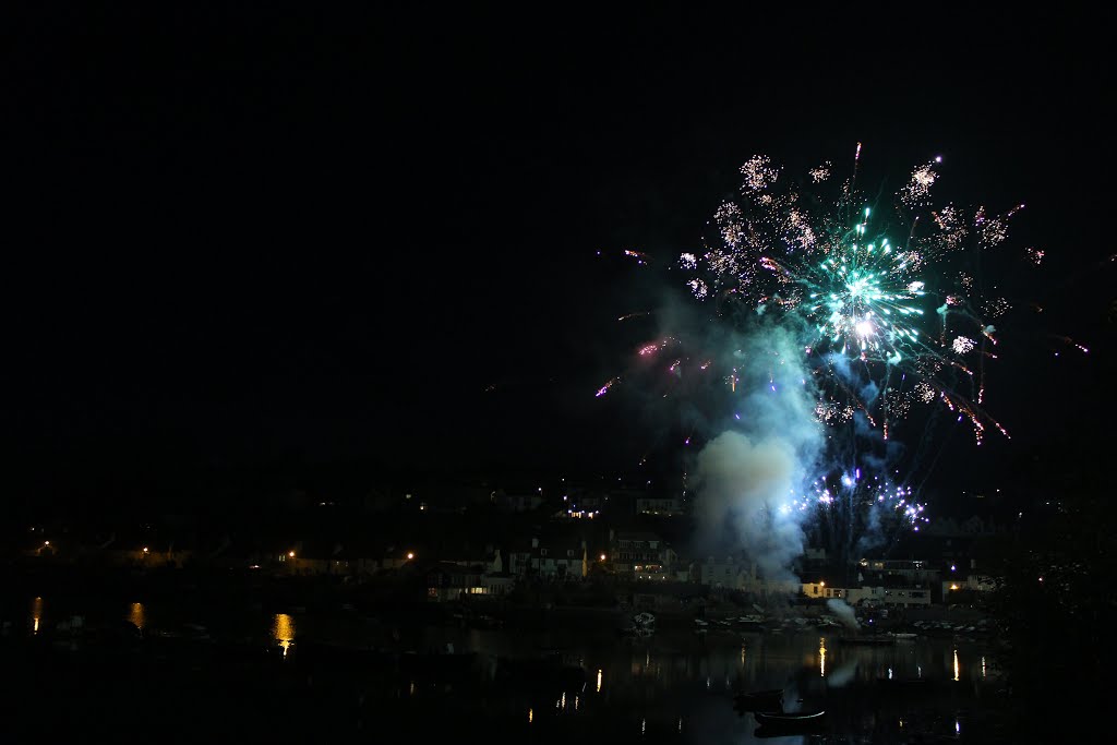 Noss Mayo fireworks by Tom D.