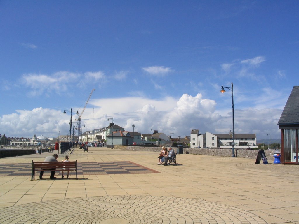 Porthcawl Esplanade 2004 05 30 by terrencemorgan