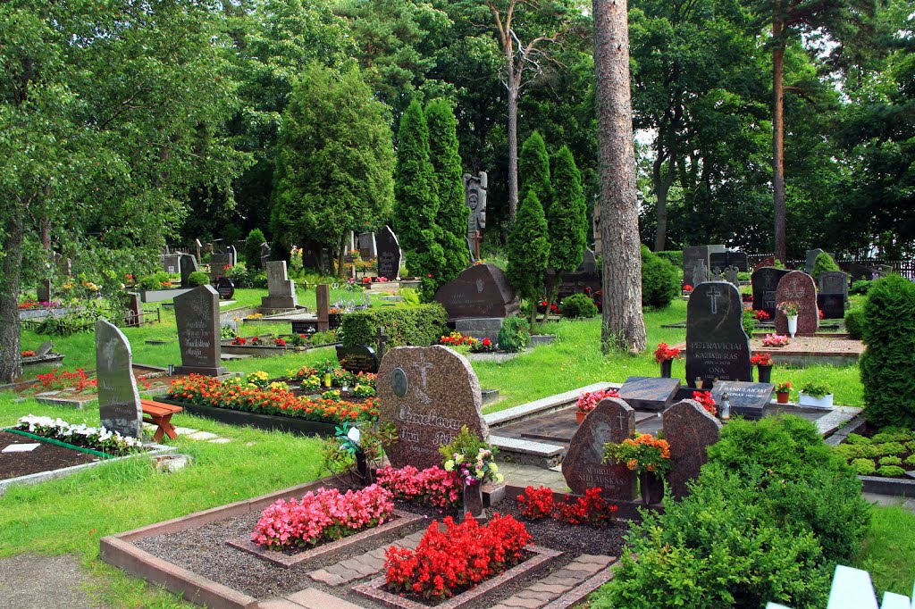 Cementery in Juodkrante by Ksana's Photo