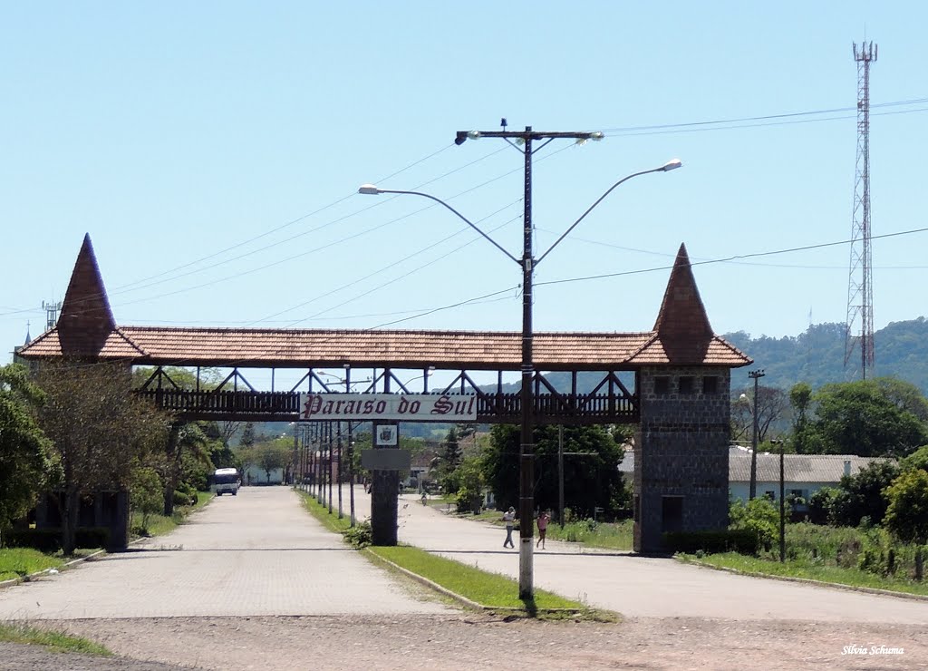 Pórtico da cidadezinha de Paraíso do Sul/RS (By Sílvia Schuma) by Sílvia Schumacher