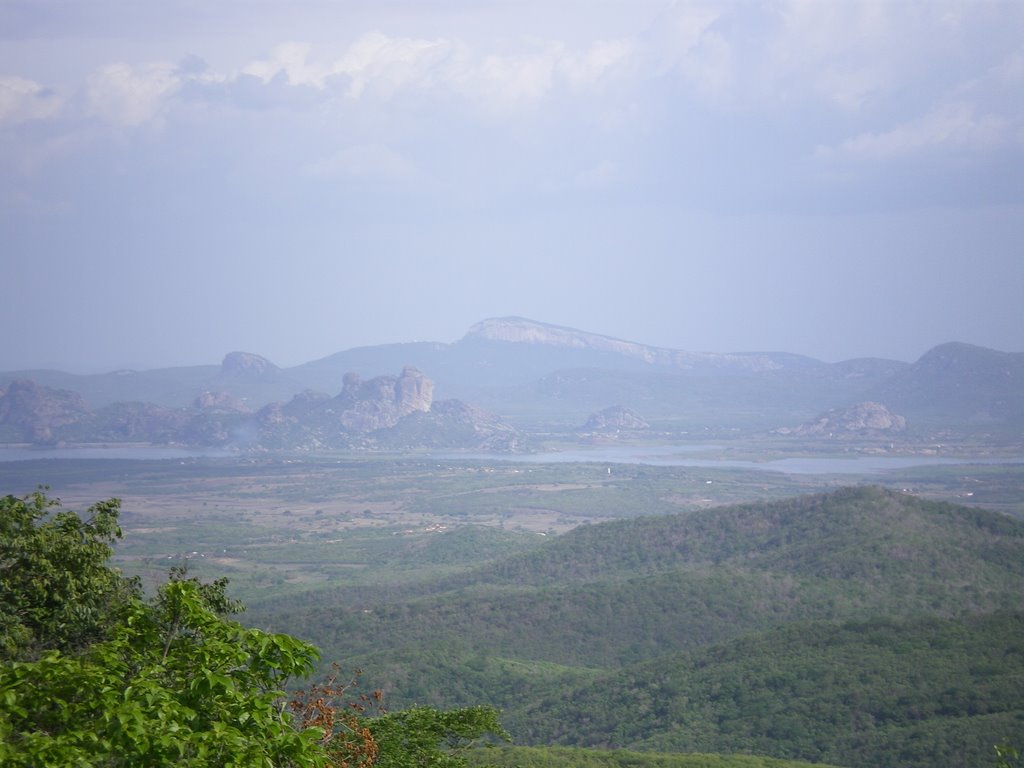 You are looking to Açude do Cedro(Cedro reservoir) and to Pedra da Arara(Arara’s rock) by Krewinkel-Terto de A…