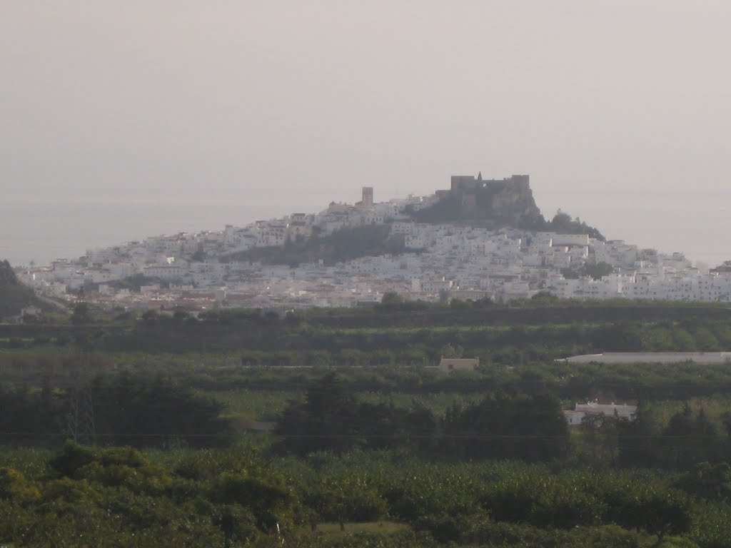 Salobreña vista desde la Autovía A-7 en contrucción cerca de Molvízar. Diciembre de 2012 by viajeroandaluz