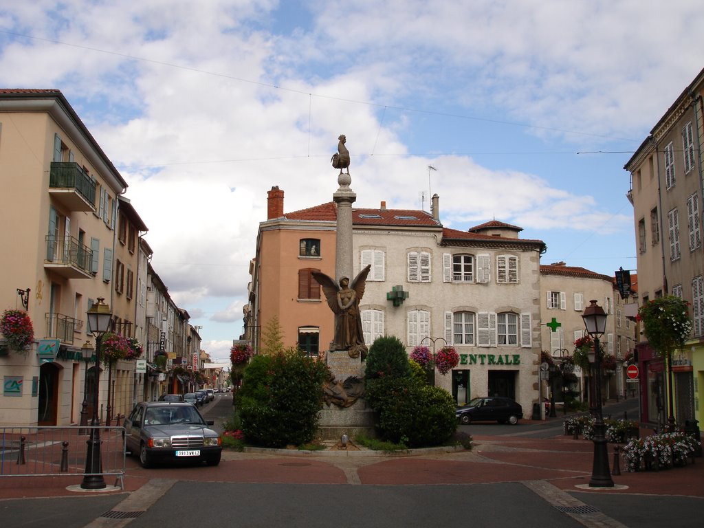 Montbrison, le monument aux morts by Lafraque