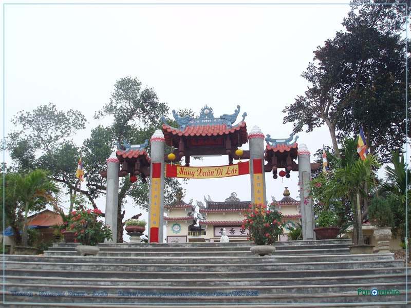 Cổng chùa - An Hoà - Pagoda gate by Vietnam - Paracels