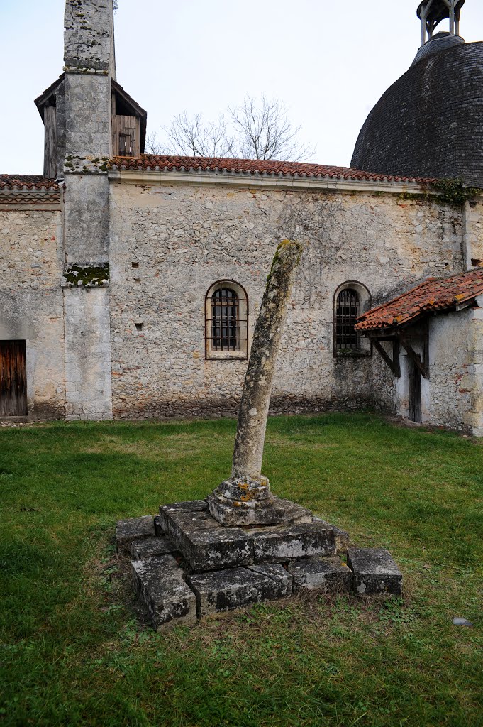 Eglise de Guinas à Cachen by Dominique Salé