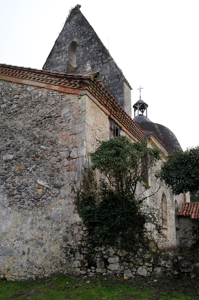 Eglise de Guinas à Cachen by Dominique Salé